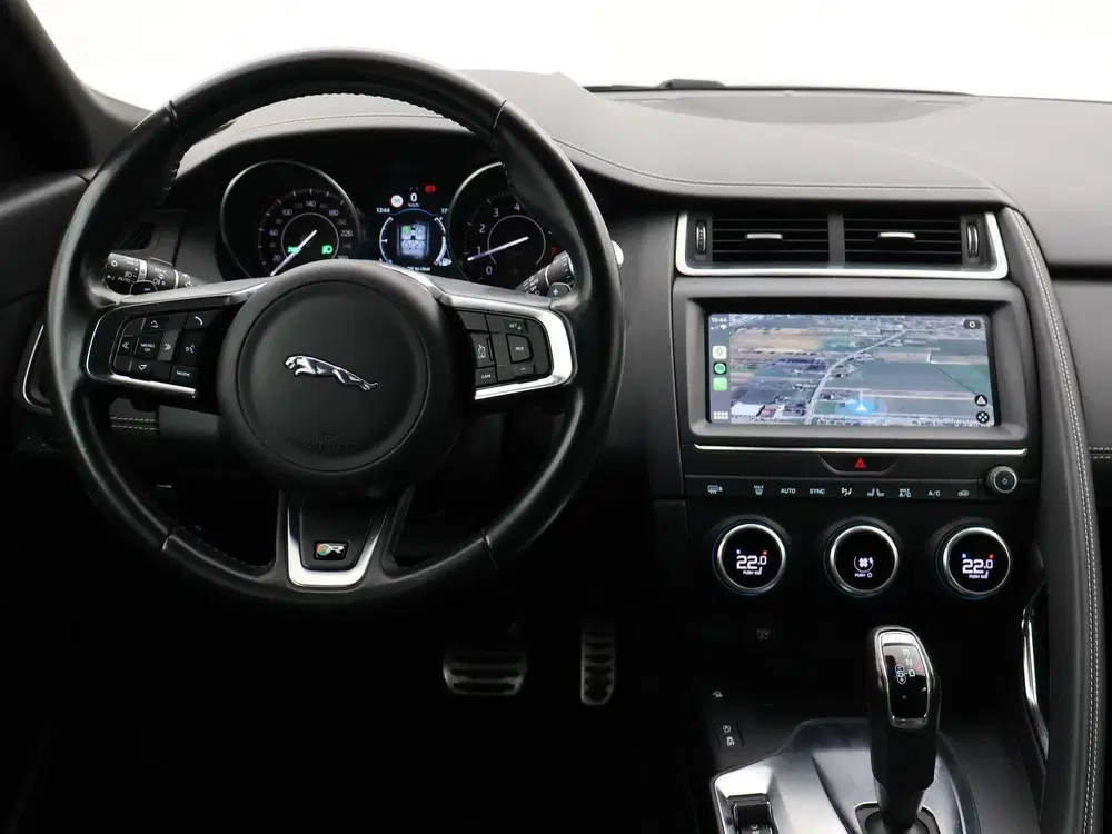 Jaguar E-Pace 2.0 TURBO P250 AWD R-DYNAMIC SE + PANORAMA uit 2019, foto 3