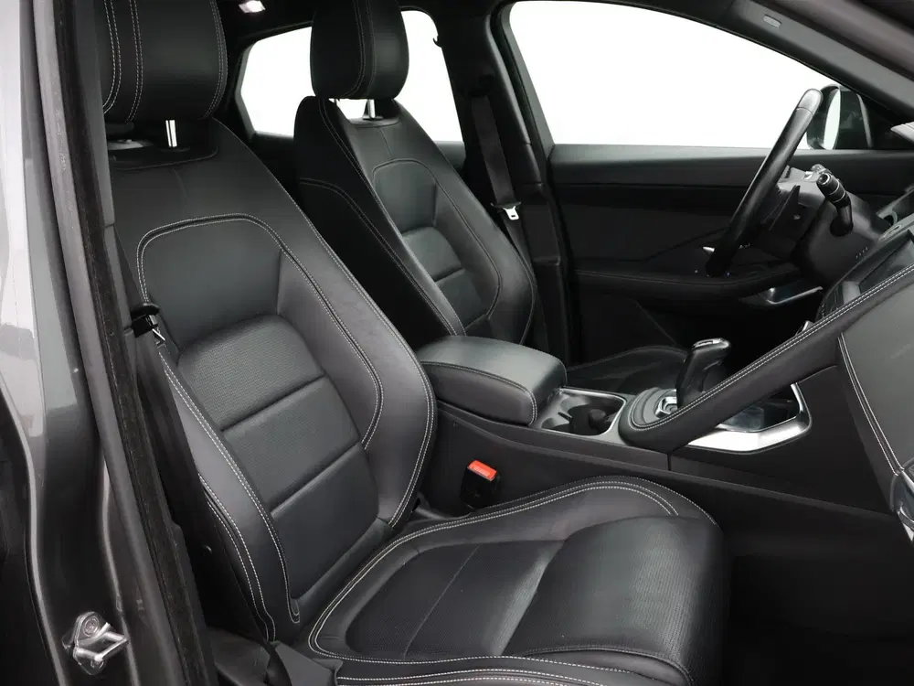 Jaguar E-Pace 2.0 TURBO P250 AWD R-DYNAMIC SE + PANORAMA uit 2019, foto 6