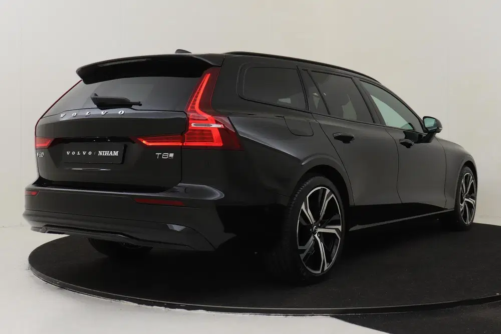 Volvo V60 T8 PLUG-IN HYBRID AWD PLUS PERFORMANCE ED. uit 2026, foto 3