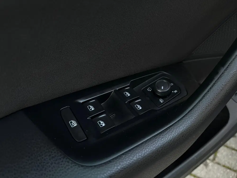 Volkswagen Passat 2.0 TDI Business uit 2022, foto 15