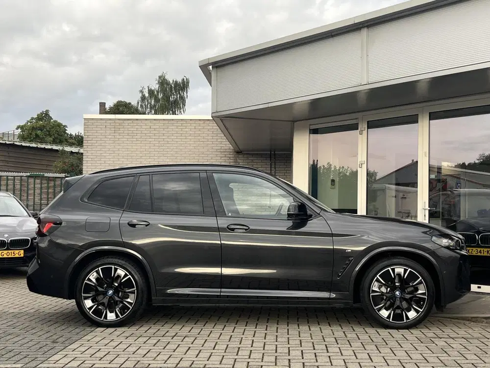 BMW iX3 High Executive M-SPORT SOH 100% PANO+TREKH uit 2024, foto 3