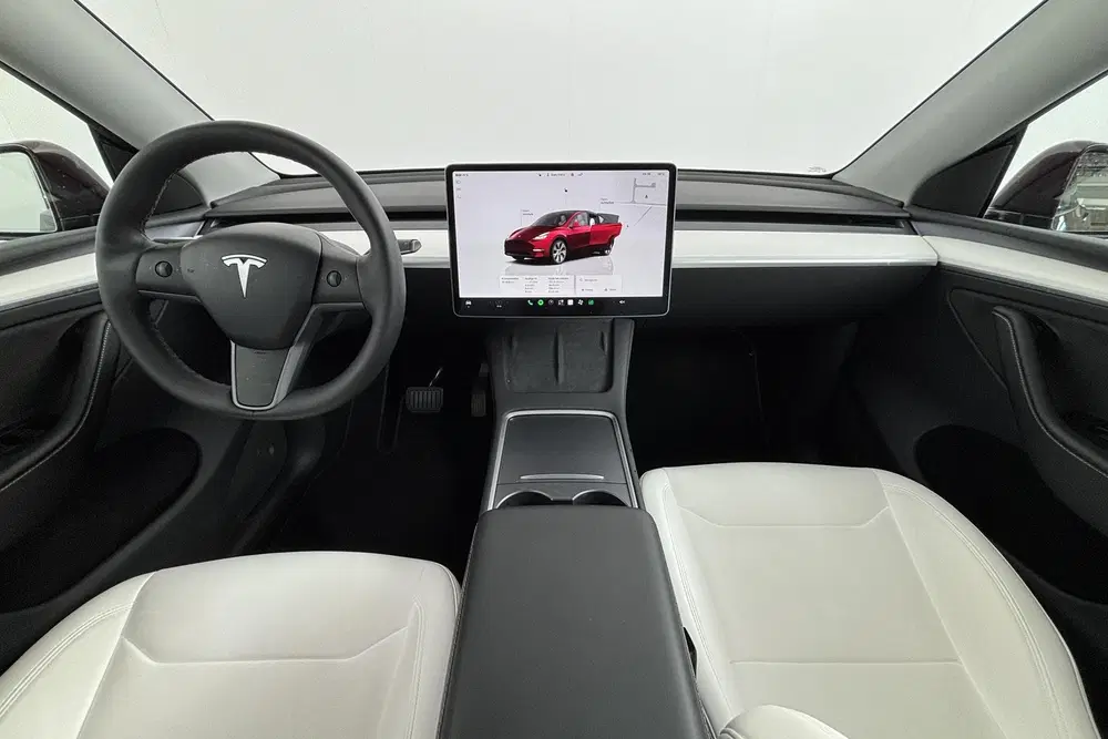 Tesla Model Y Long Range AWD 75 kWh Elektrisch rijplezie uit 2024, foto 2
