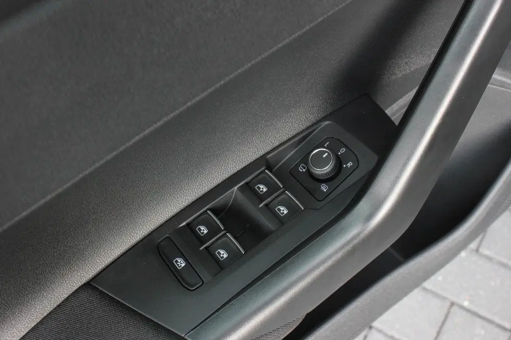 Volkswagen Polo 1.0 TSI 110PK DSG R-LINE uit 2023, foto 13
