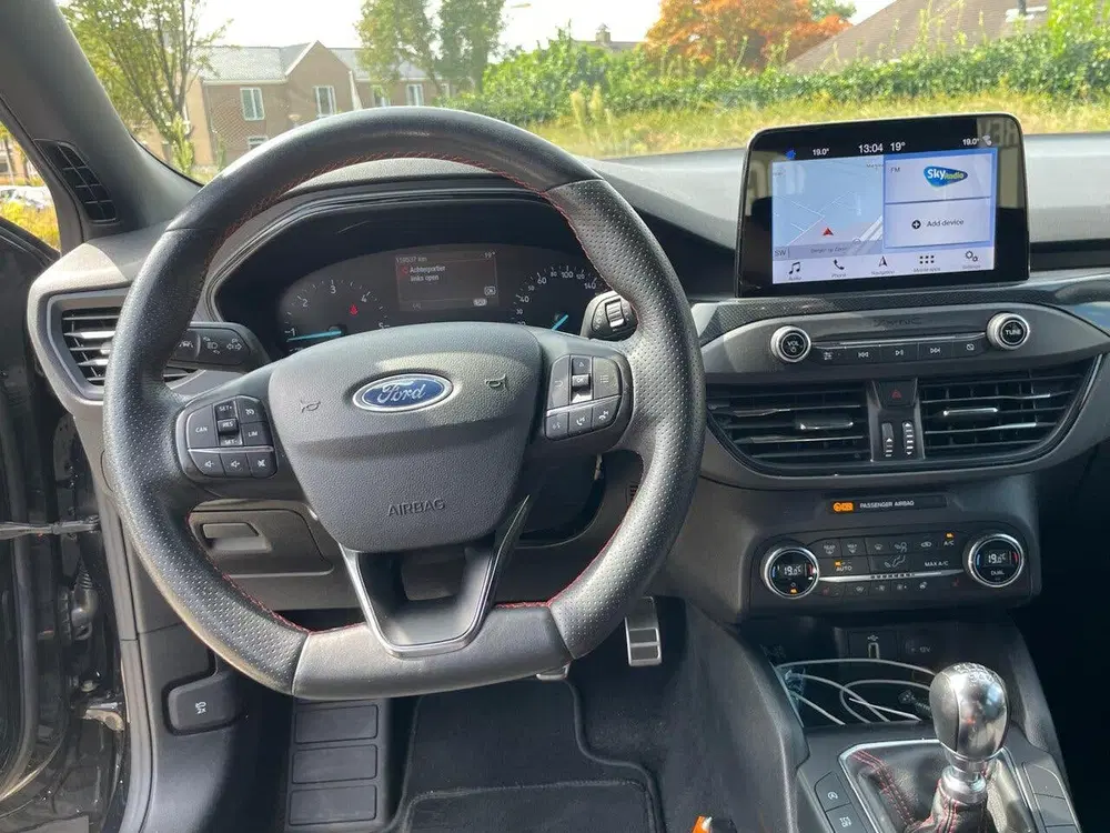 Ford Focus 2.0 EcoBlue ST Line 2019 trekgewicht 1800 uit 2019, foto 15