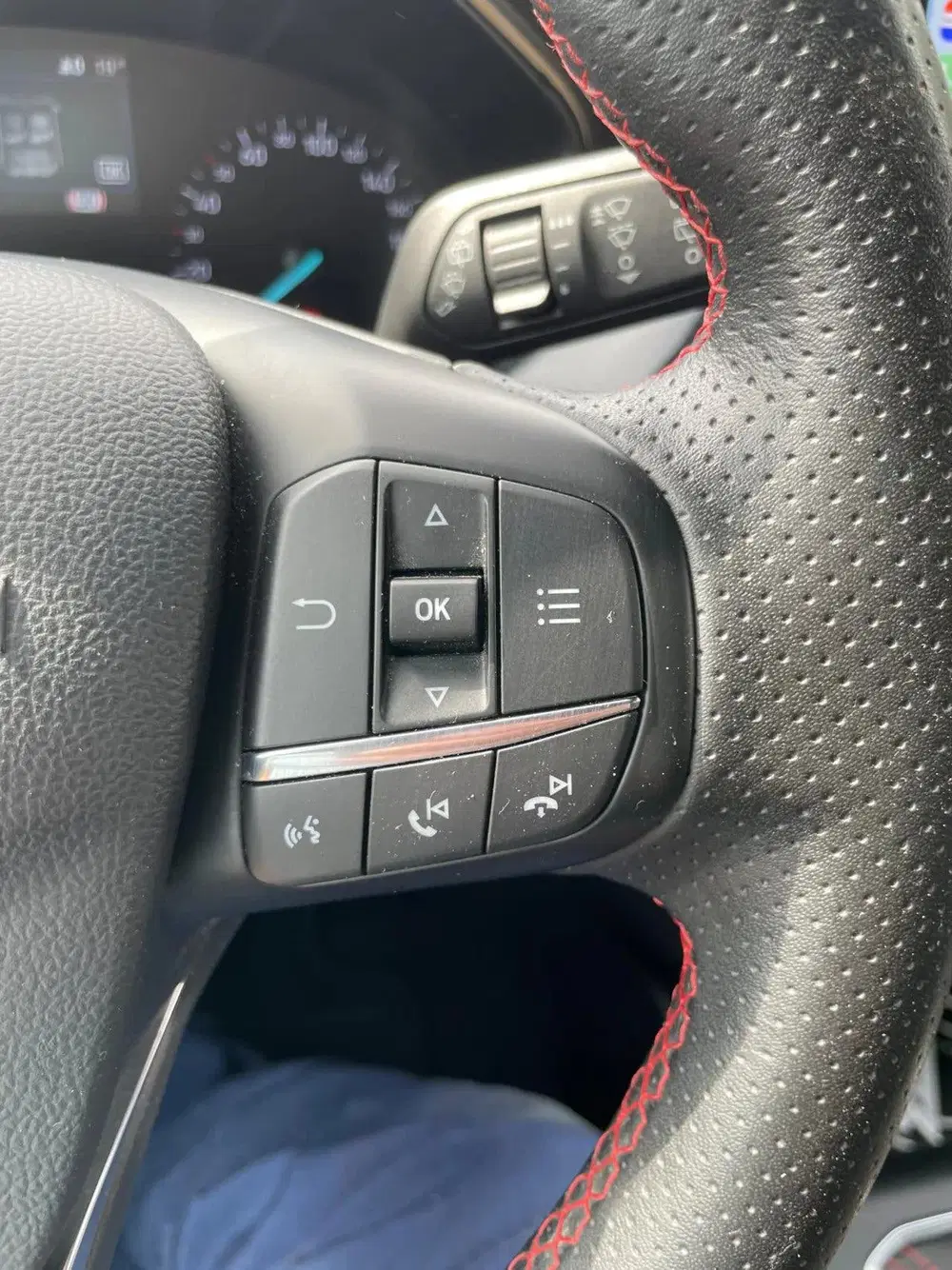 Ford Focus 2.0 EcoBlue ST Line 2019 trekgewicht 1800 uit 2019, foto 6