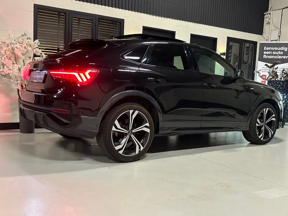 Audi Q3 35 TFSI 3x S-line uit 2023, foto 2