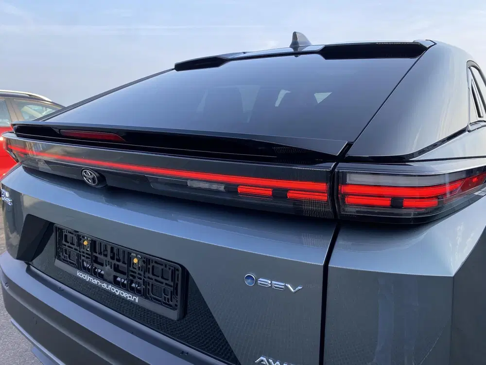 Toyota C-HR Executive AWD 77 kWh ACTIE SNEL RIJDEN Nu uit 2026, foto 15