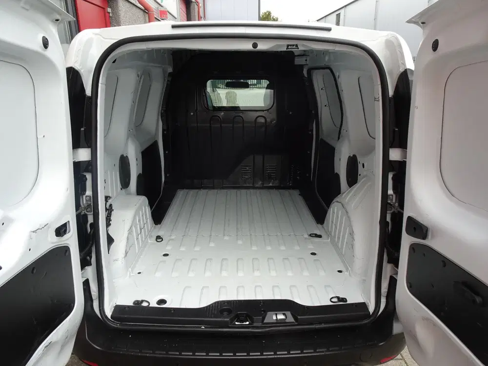 Renault Express 1.3 TCe 100 Comfort benzine uitvoering air uit 2023, foto 12