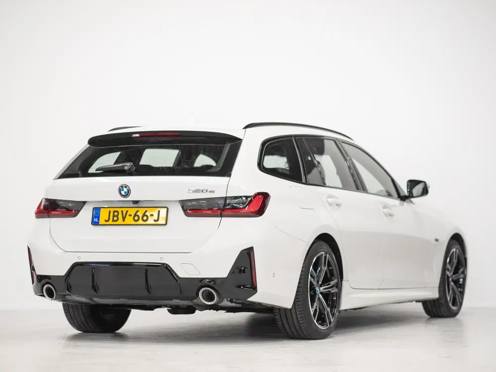 BMW 3-serie 320e Facelift M-Pakket ACC Cam uit 2022, foto 2