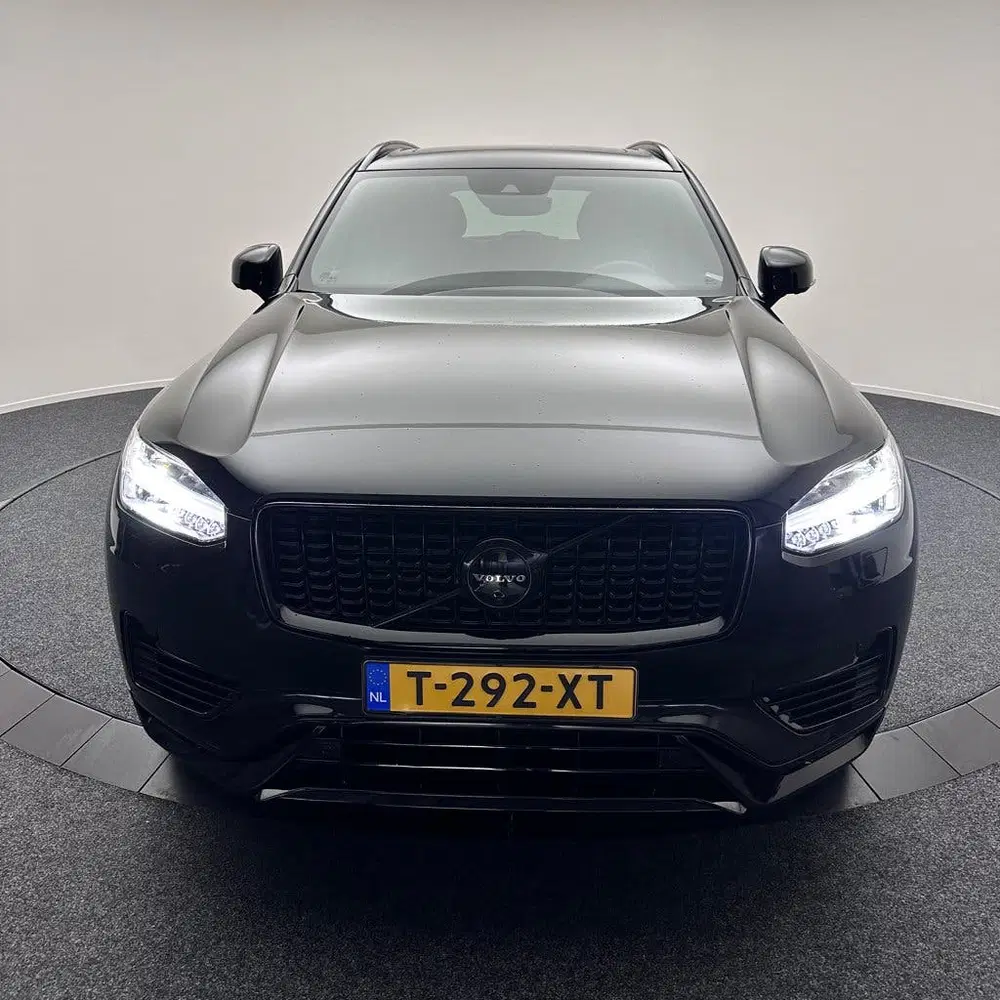 Volvo XC90 T8 Recharge R-Design Black Edition uit 2021, foto 2