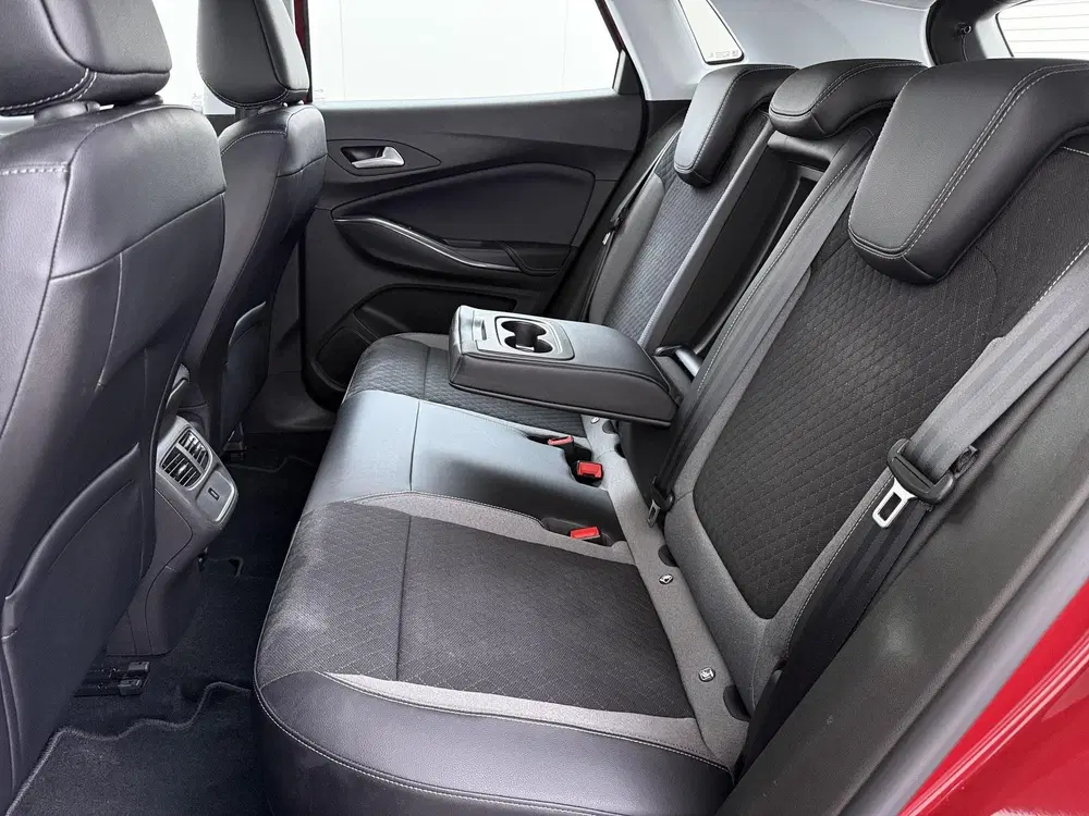 Opel Grandland 1.6 Turbo Hybrid Business Edition uit 2022, foto 11