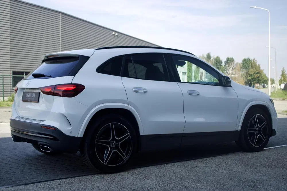 Mercedes-Benz GLA GLA 180 AMG uit 2024, foto 3