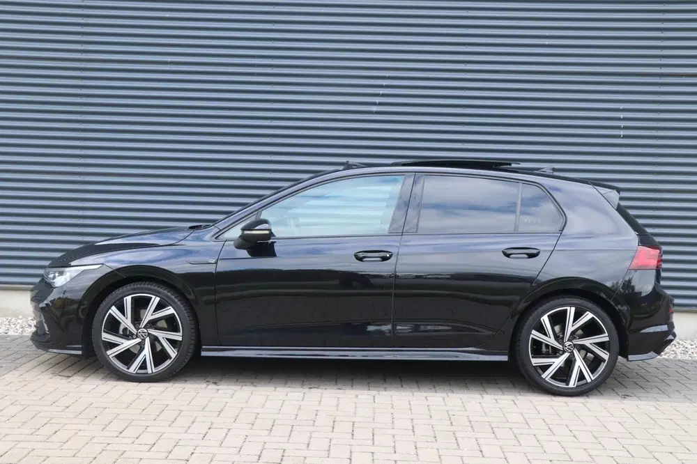 Volkswagen Golf 1.5 eTSI R-Line uit 2020, foto 2