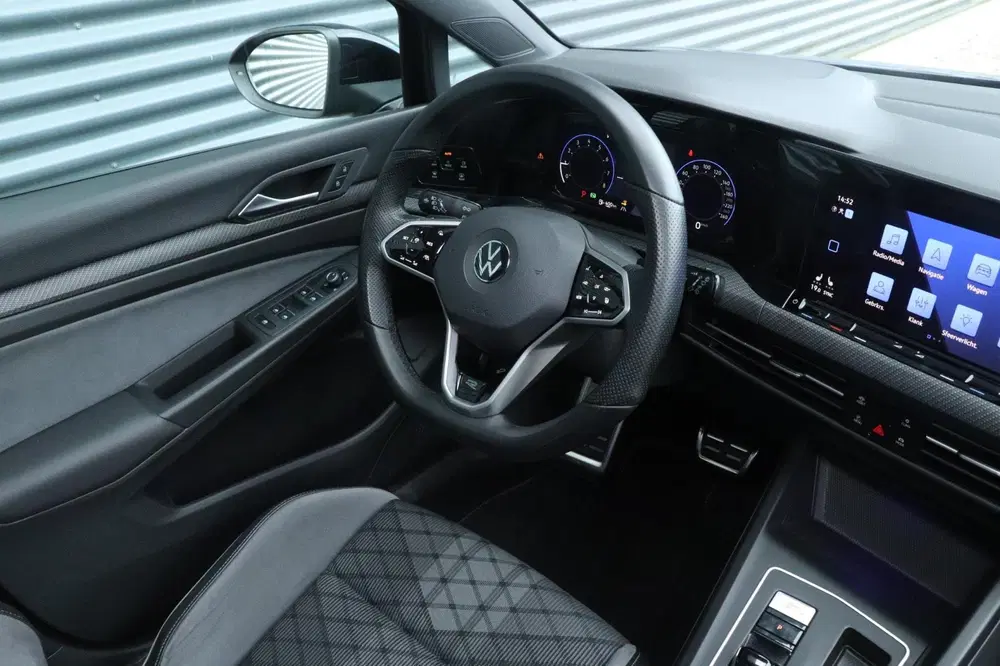 Volkswagen Golf 1.5 eTSI R-Line uit 2020, foto 8