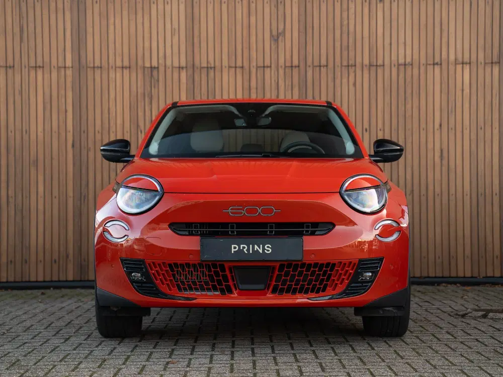 Fiat 600 1.2 Hybrid La Prima 145pk uit 2024, foto 2