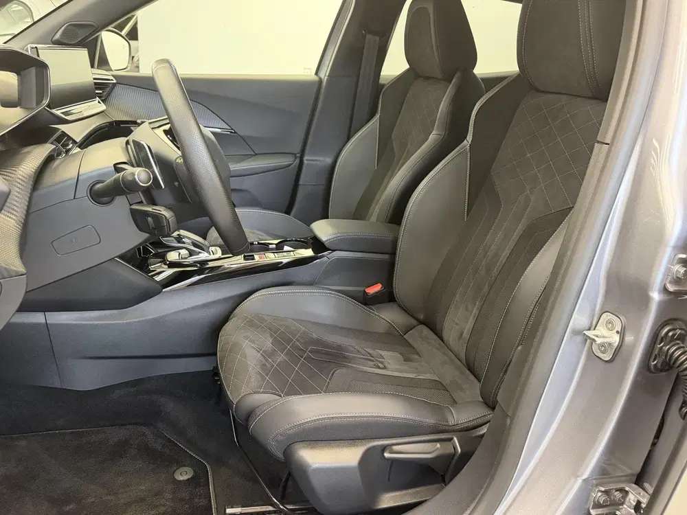 Peugeot 2008 1.2 PureTech GT Pack Automaat uit 2022, foto 11