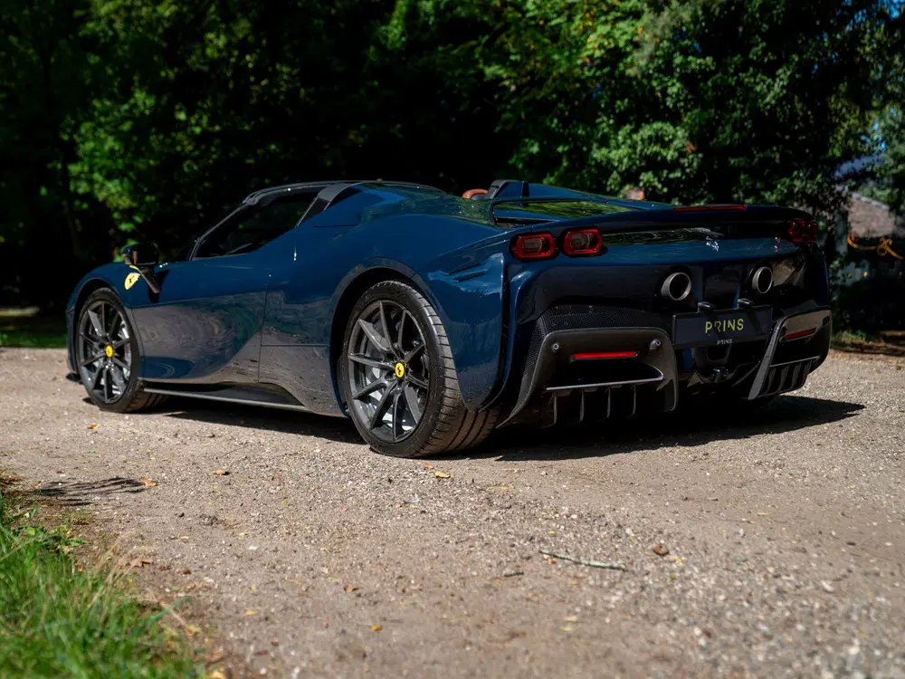 Ferrari SF90 Spider 4.0 V8 uit 2021, foto 15