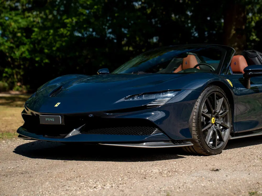 Ferrari SF90 Spider 4.0 V8 uit 2021, foto 2