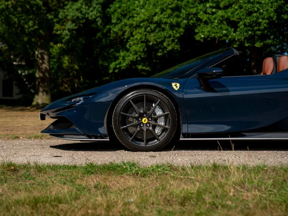 Ferrari SF90 Spider 4.0 V8 uit 2021, foto 3