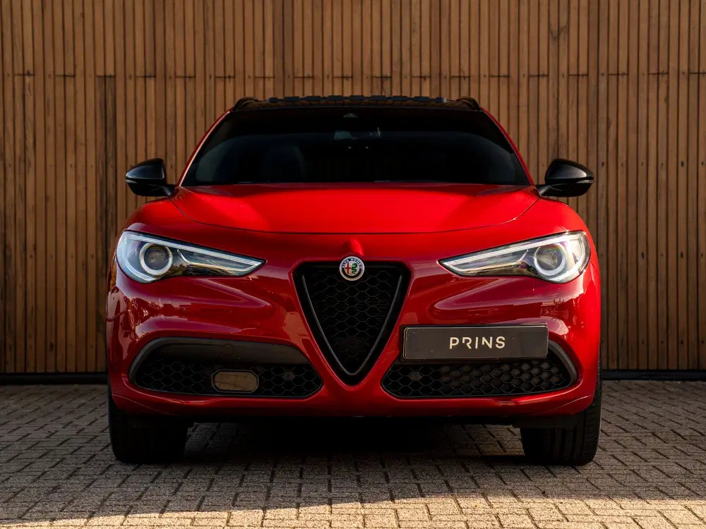 Alfa Romeo Stelvio 2.0T 280pk AWD Veloce uit 2020, foto 2
