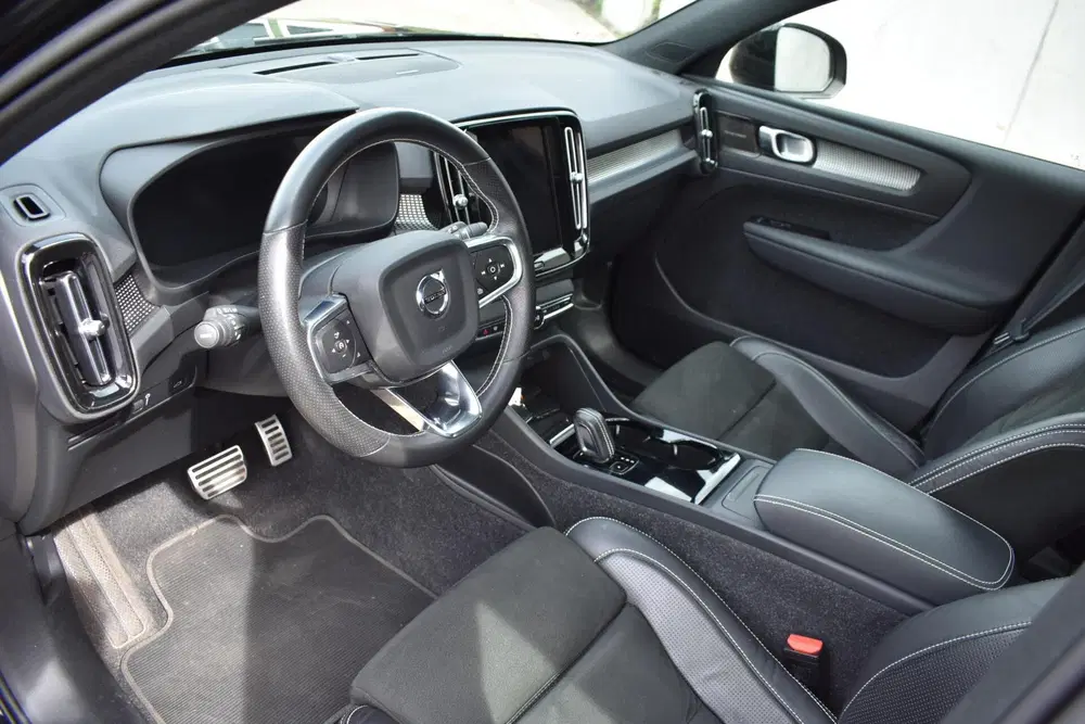 Volvo XC40 Recharge P8 AWD R-Design uit 2021, foto 9