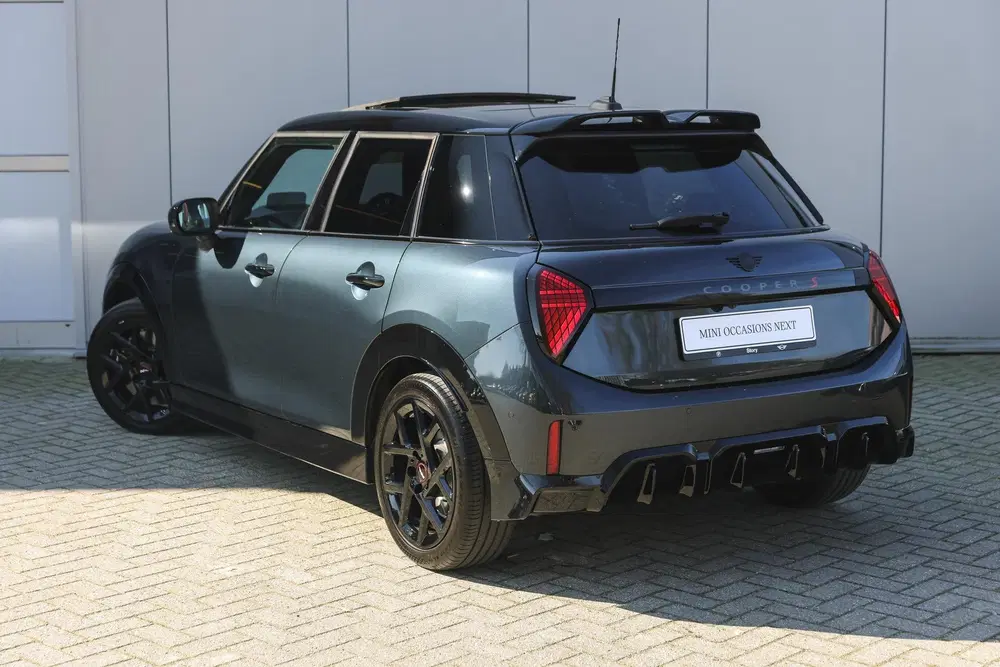 Mini Hatchback Cooper S JCW Automaat uit 2026, foto 2