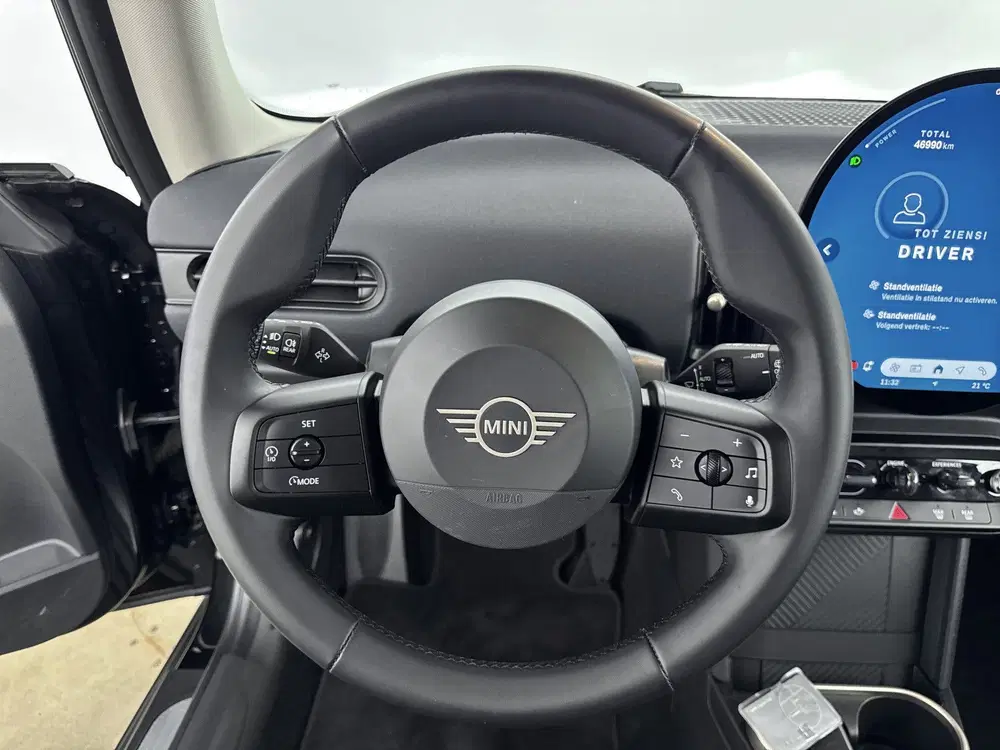 Mini Hatchback Cooper C Essential Automaat uit 2024, foto 14