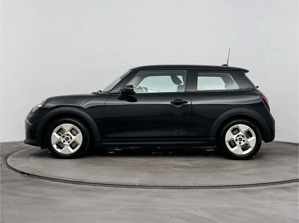 Mini Hatchback Cooper C Essential Automaat uit 2024, foto 2