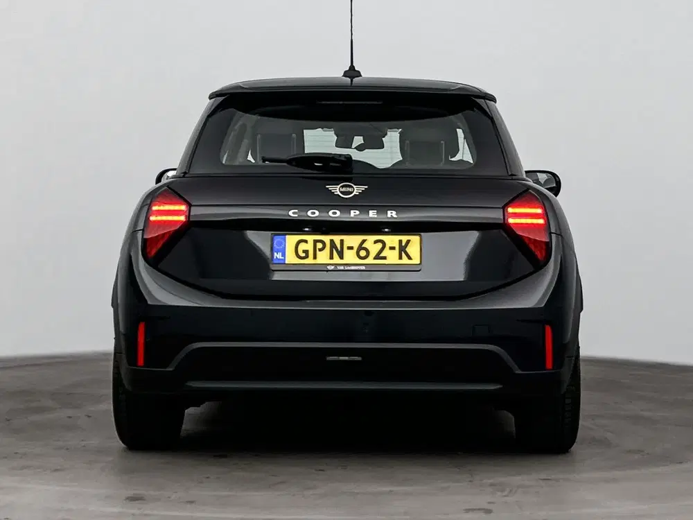 Mini Hatchback Cooper C Essential Automaat uit 2024, foto 3