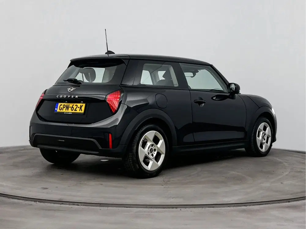 Mini Hatchback Cooper C Essential Automaat uit 2024, foto 4