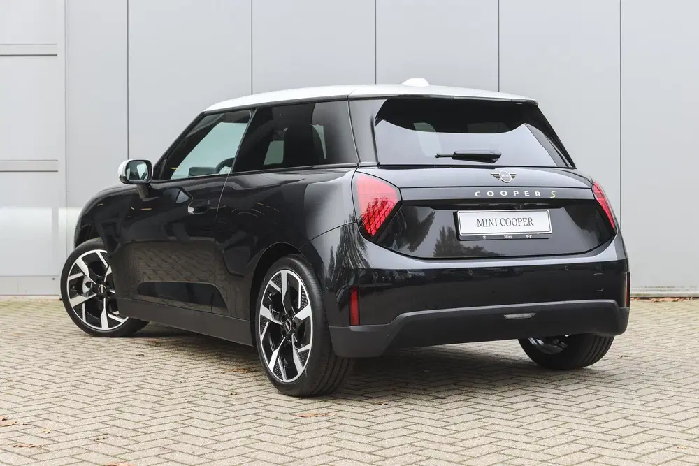 Mini Hatchback Cooper SE uit 2026, foto 2