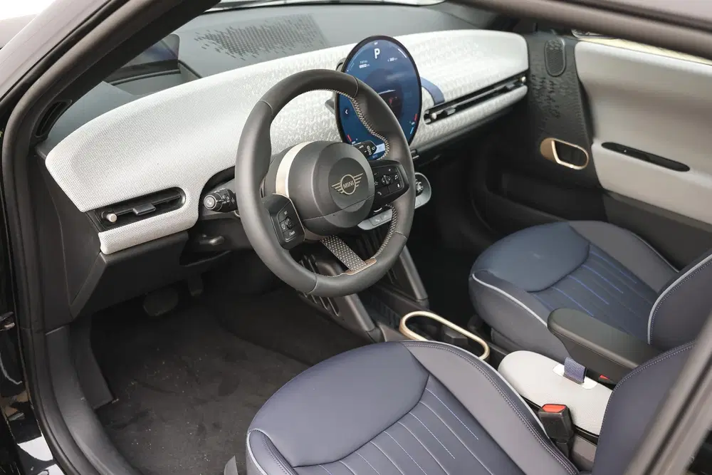 Mini Hatchback Cooper SE uit 2026, foto 3