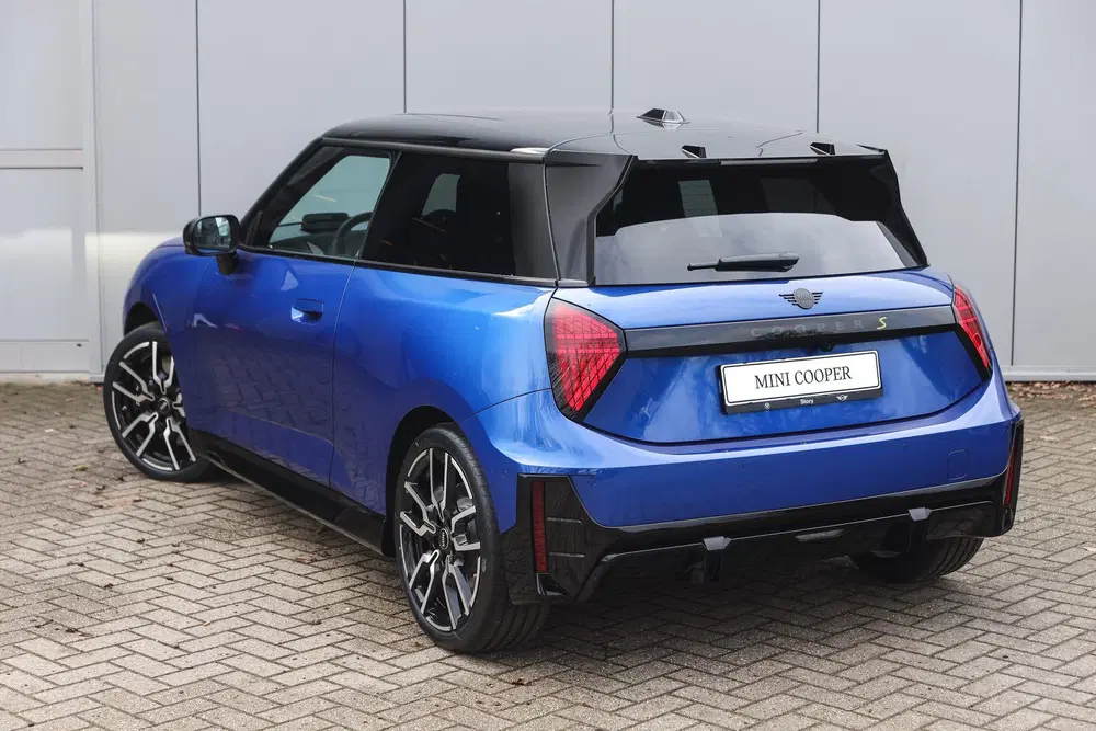 Mini Hatchback Cooper SE uit 2026, foto 2