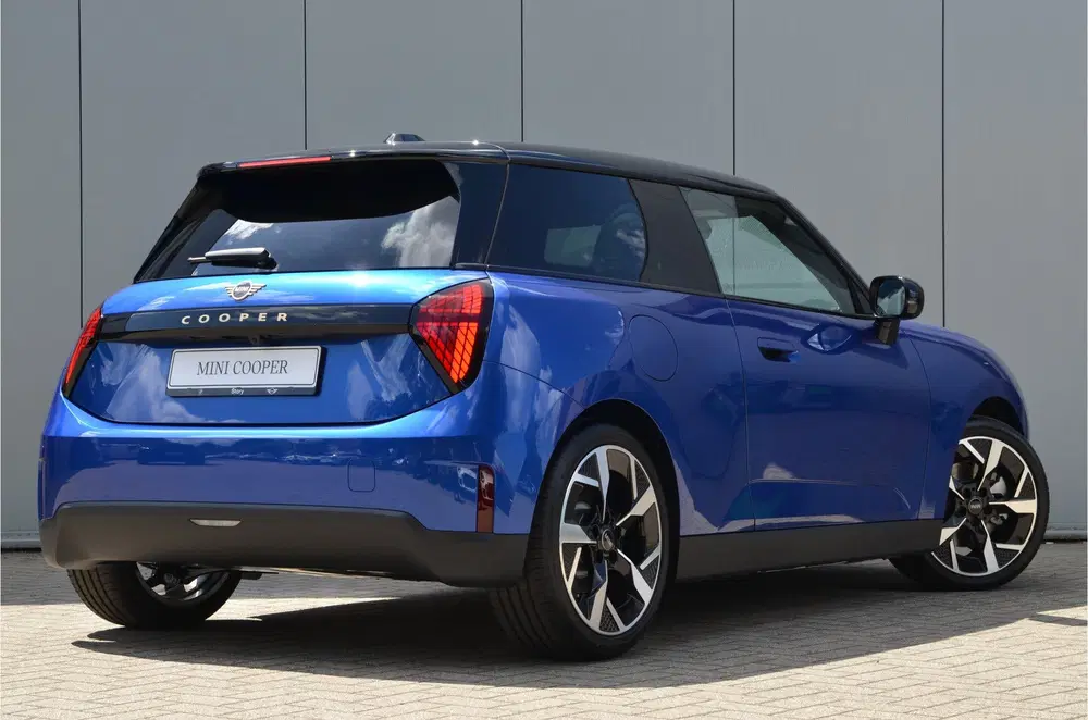 Mini Hatchback Cooper E uit 2026, foto 3