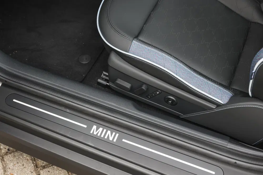 Mini Hatchback Cooper SE uit 2026, foto 12