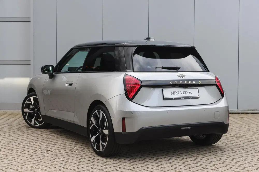 Mini Hatchback Cooper SE uit 2026, foto 2