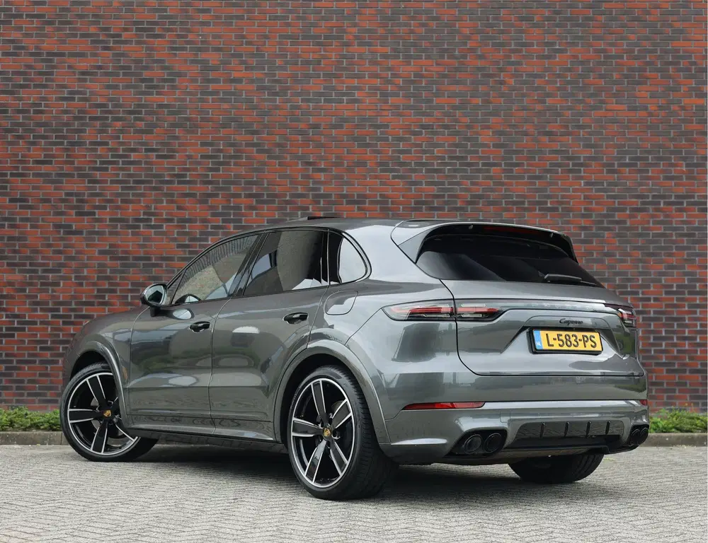 Porsche Cayenne 3.0 E-Hybrid uit 2021, foto 2