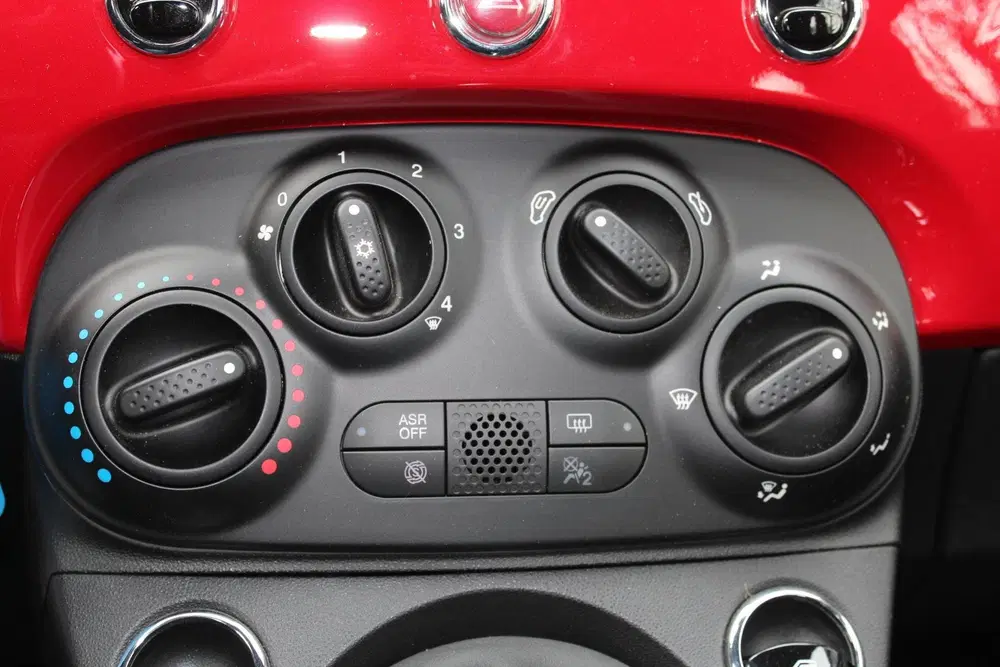 Fiat 500C 1.0 Hybrid Launch Edition Cabrio uit 2023, foto 12
