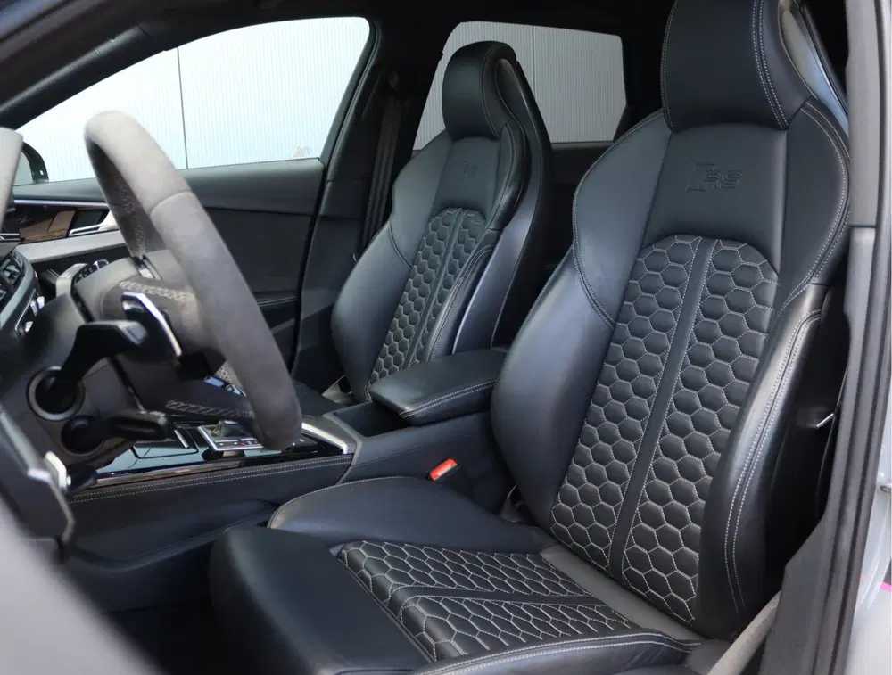 Audi A4 RS4 uit 2020, foto 4