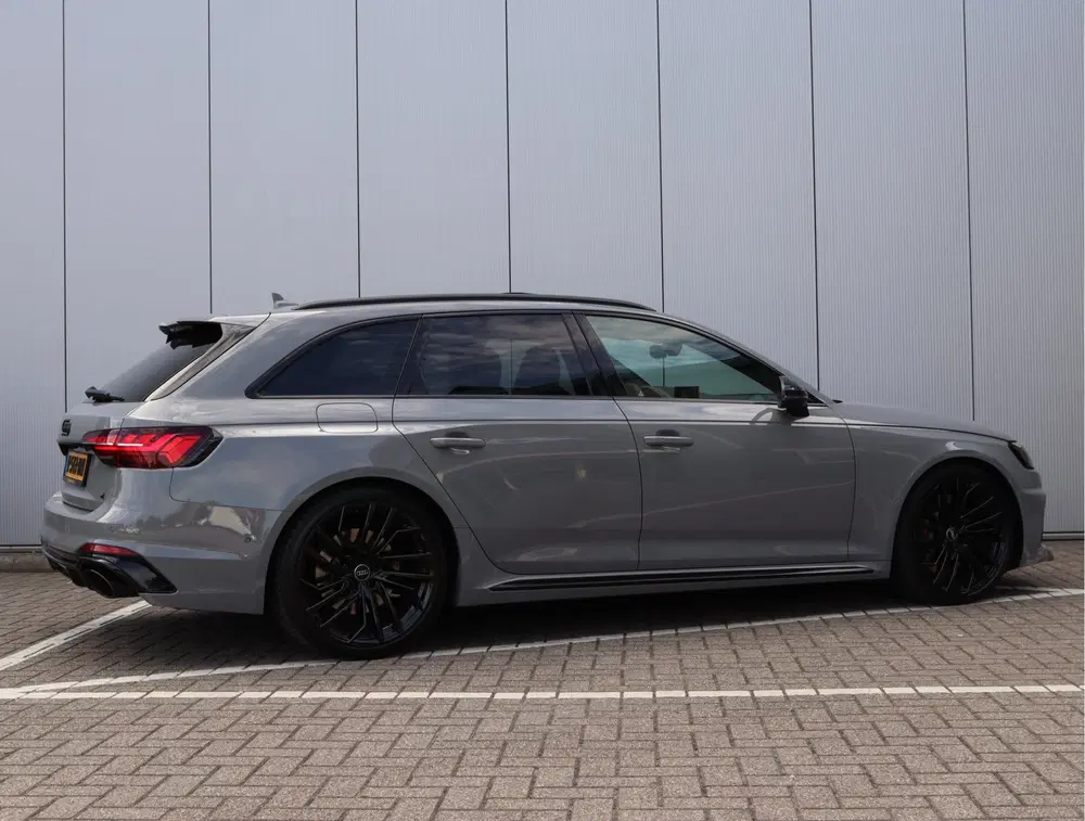 Audi A4 RS4 uit 2020, foto 5