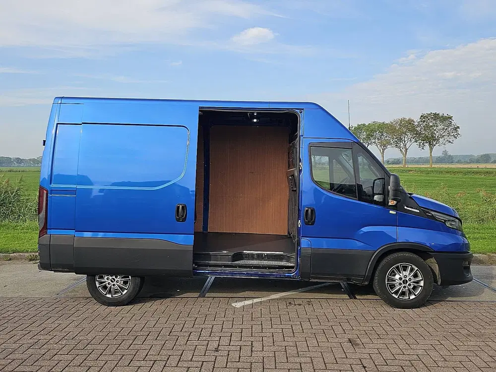 Iveco Daily 35S18 L2H2 3.0Ltr Automaat Navi 180Pk Lm-V uit 2022, foto 13