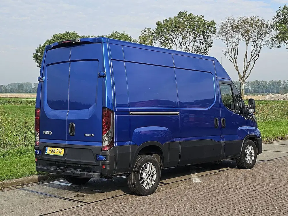 Iveco Daily 35S18 L2H2 3.0Ltr Automaat Navi 180Pk Lm-V uit 2022, foto 3