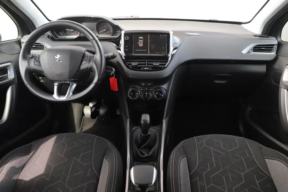 Peugeot 2008 1.2 PureTech Active Trekhaak Radio Bluetoo uit 2019, foto 10