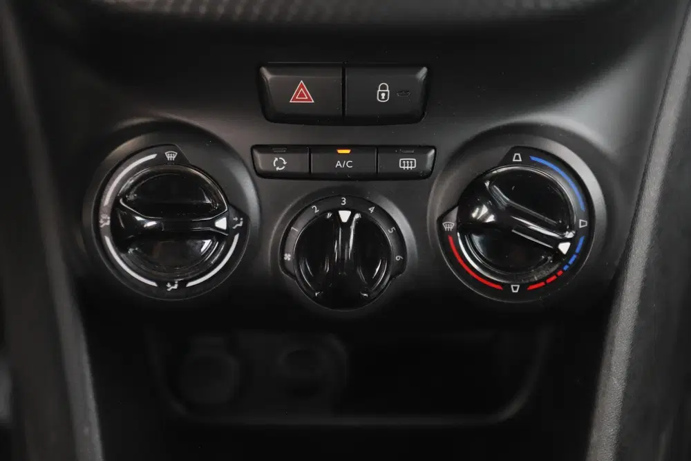 Peugeot 2008 1.2 PureTech Active Trekhaak Radio Bluetoo uit 2019, foto 11