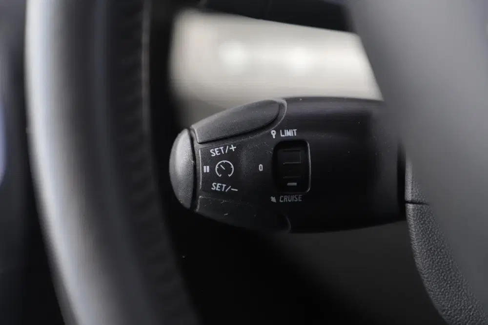 Peugeot 2008 1.2 PureTech Active Trekhaak Radio Bluetoo uit 2019, foto 13