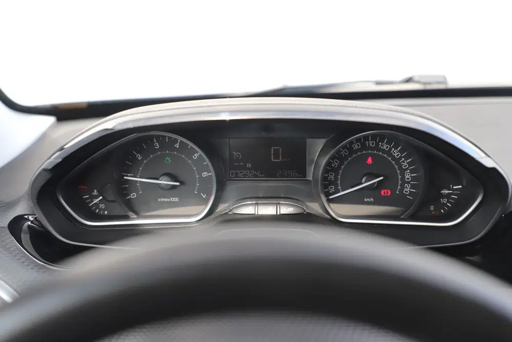 Peugeot 2008 1.2 PureTech Active Trekhaak Radio Bluetoo uit 2019, foto 14
