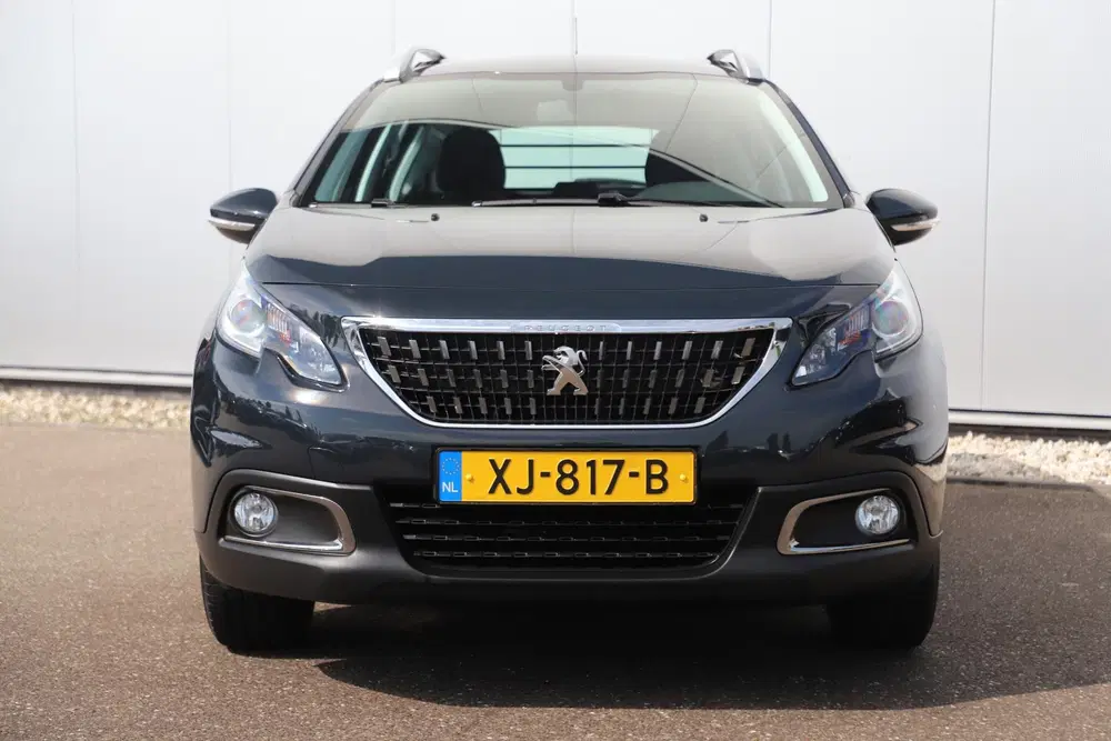 Peugeot 2008 1.2 PureTech Active Trekhaak Radio Bluetoo uit 2019, foto 2