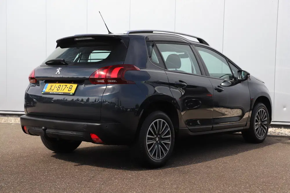 Peugeot 2008 1.2 PureTech Active Trekhaak Radio Bluetoo uit 2019, foto 4