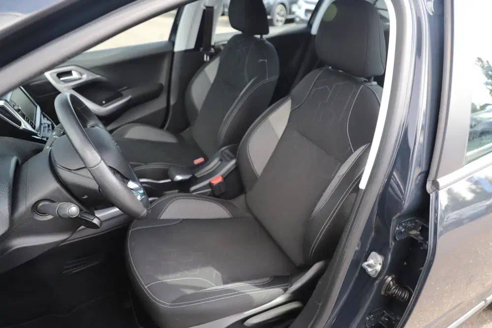 Peugeot 2008 1.2 PureTech Active Trekhaak Radio Bluetoo uit 2019, foto 7