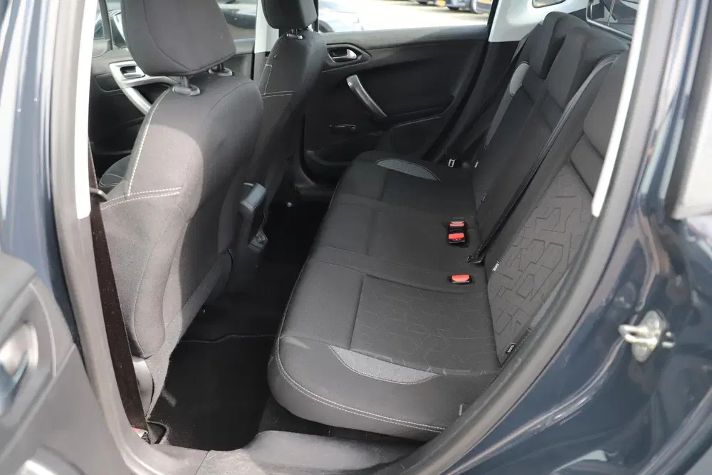 Peugeot 2008 1.2 PureTech Active Trekhaak Radio Bluetoo uit 2019, foto 8
